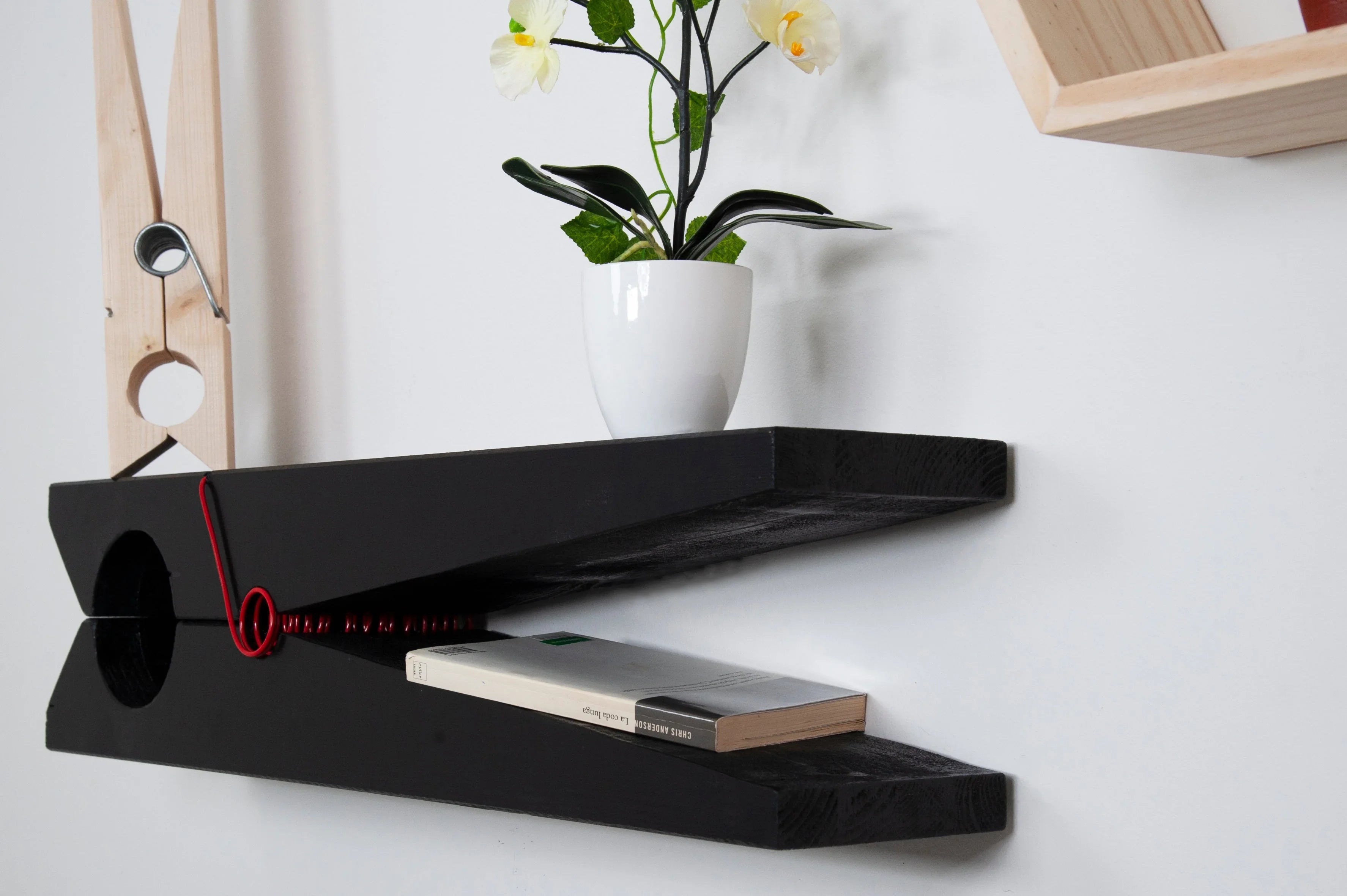 Mensola Design 82-molletta gigante -Mensola artigianale in legno